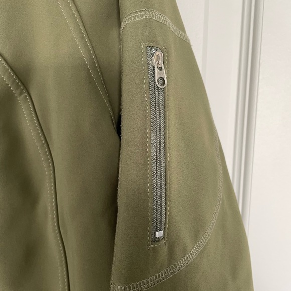 One Tooth fall waterproof jacket with detachable hood - Picture 2 of 5